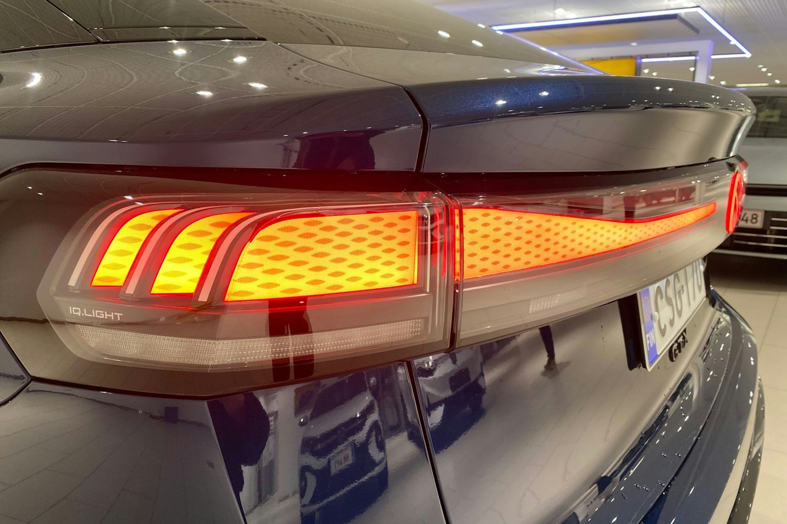 sininen Volkswagen ID.7 2025 kuva 18.
