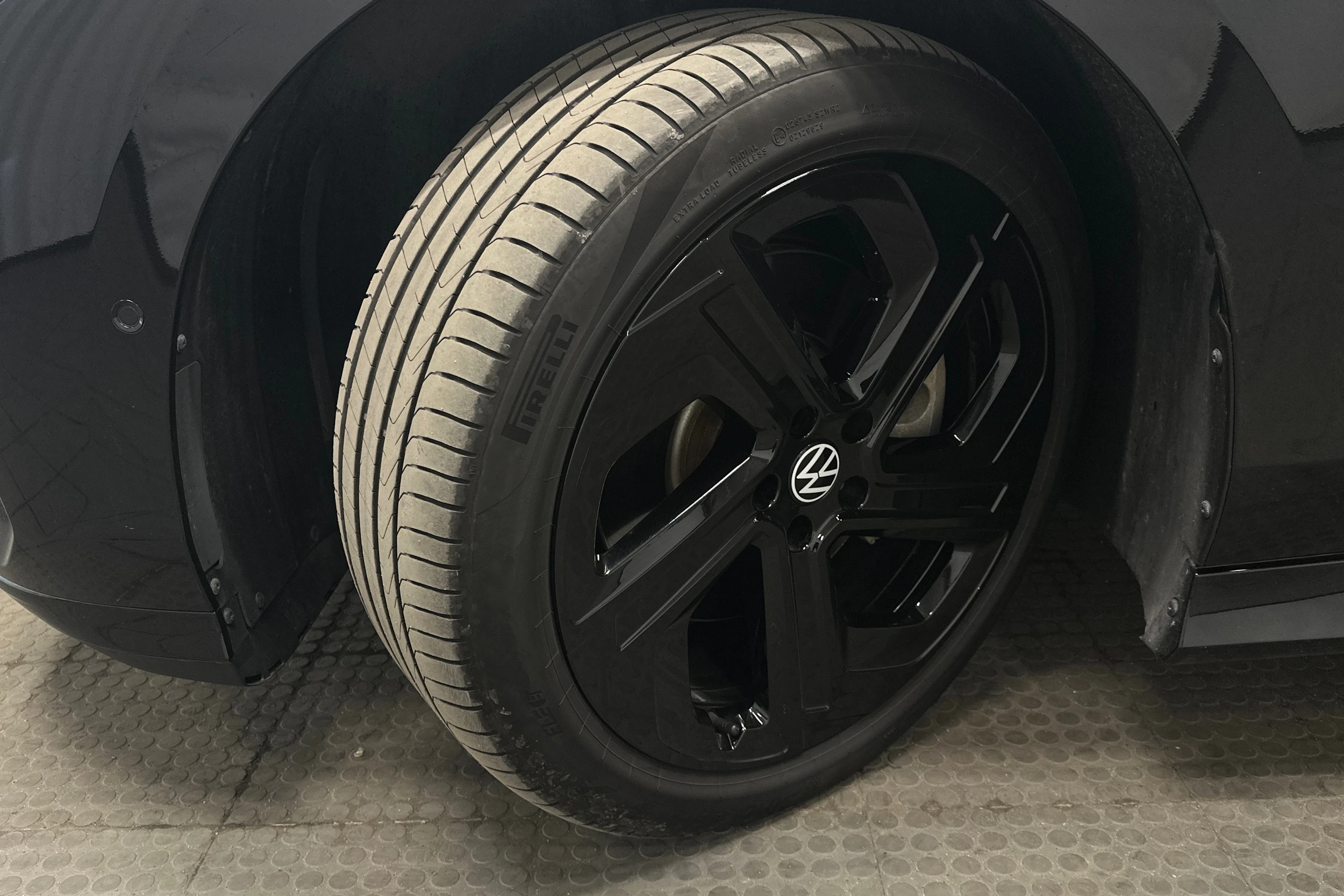 musta Volkswagen ID.7 2025 kuva 10.