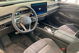 sininen Volkswagen ID.7 2025 kuva 6.