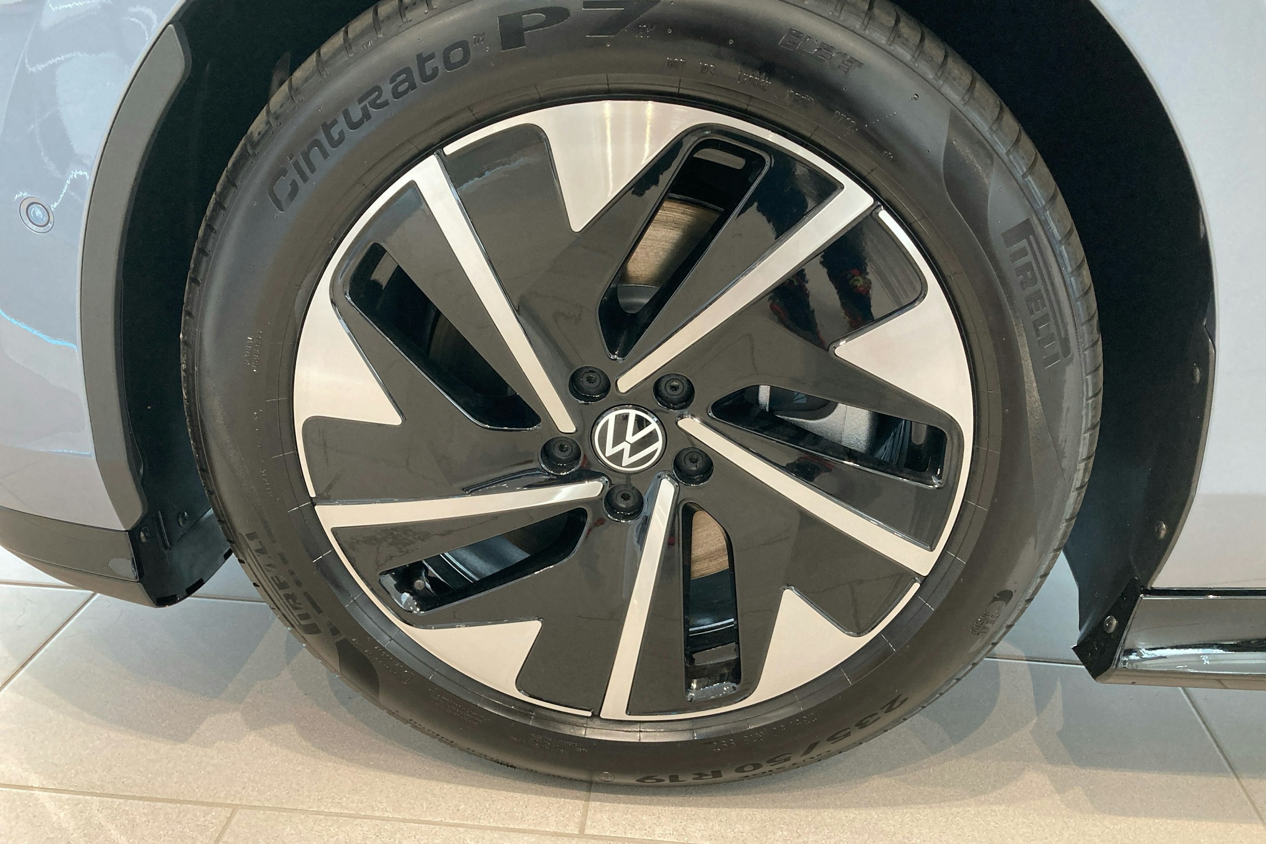 sininen Volkswagen ID.7 2025 kuva 9.