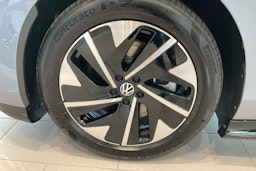sininen Volkswagen ID.7 2025 kuva 9.