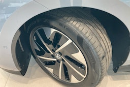 sininen Volkswagen ID.7 2025 kuva 10.