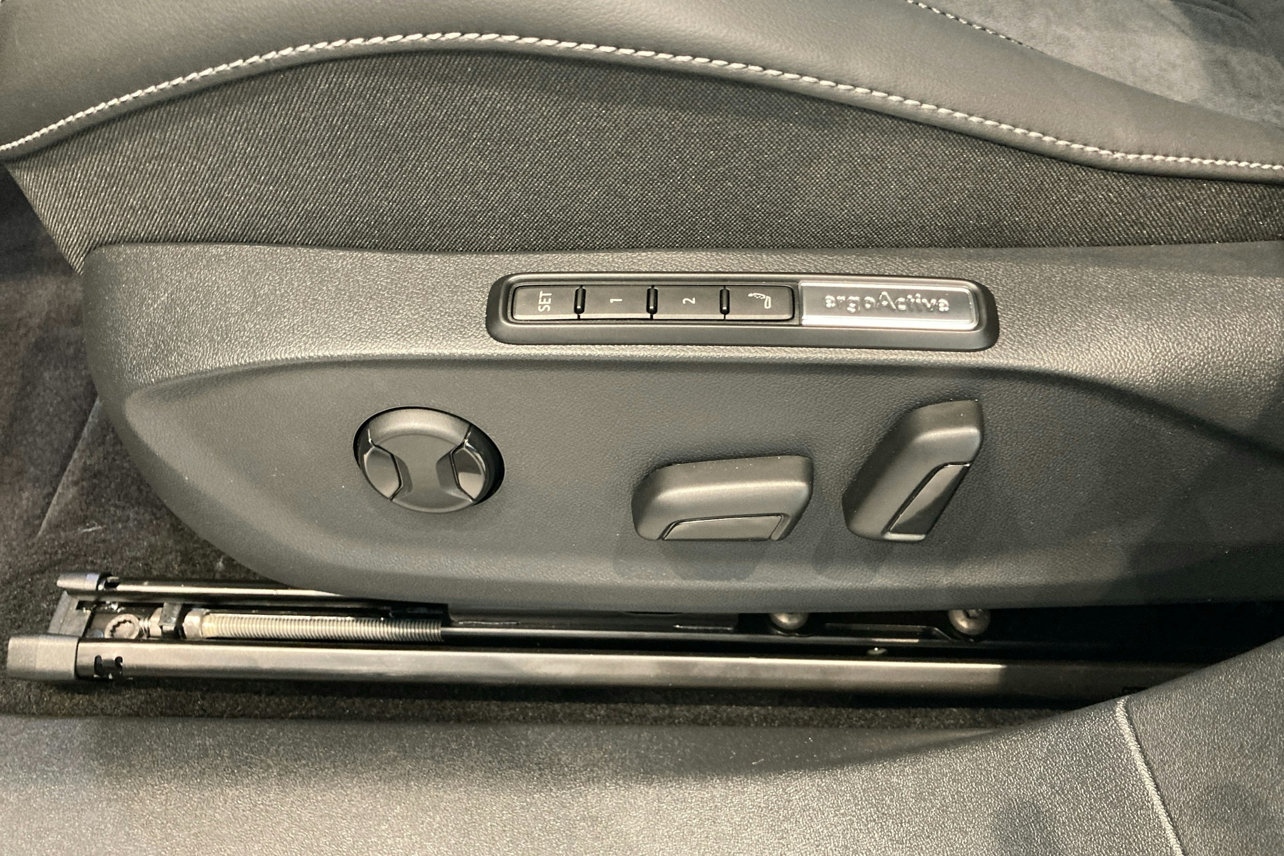 sininen Volkswagen ID.7 2025 kuva 12.