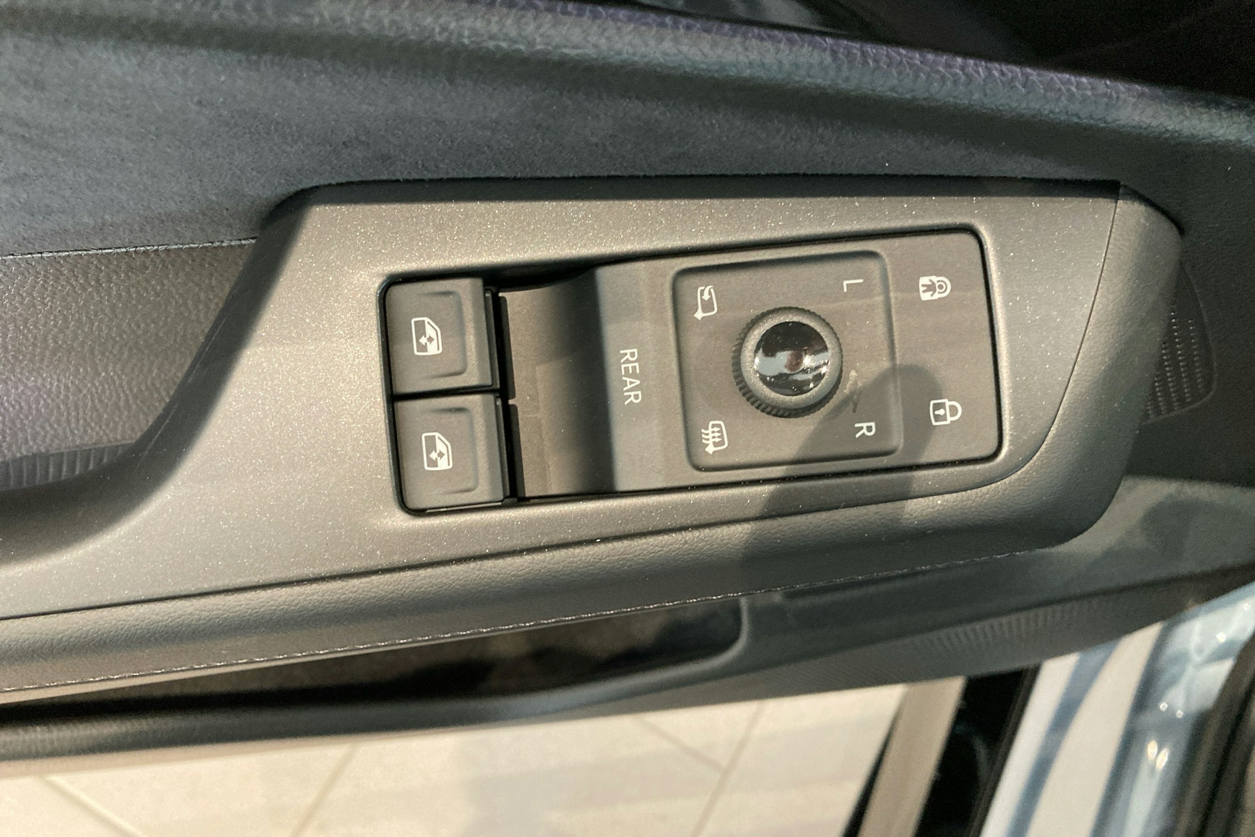 sininen Volkswagen ID.7 2025 kuva 13.