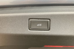 sininen Volkswagen ID.7 2025 kuva 19.