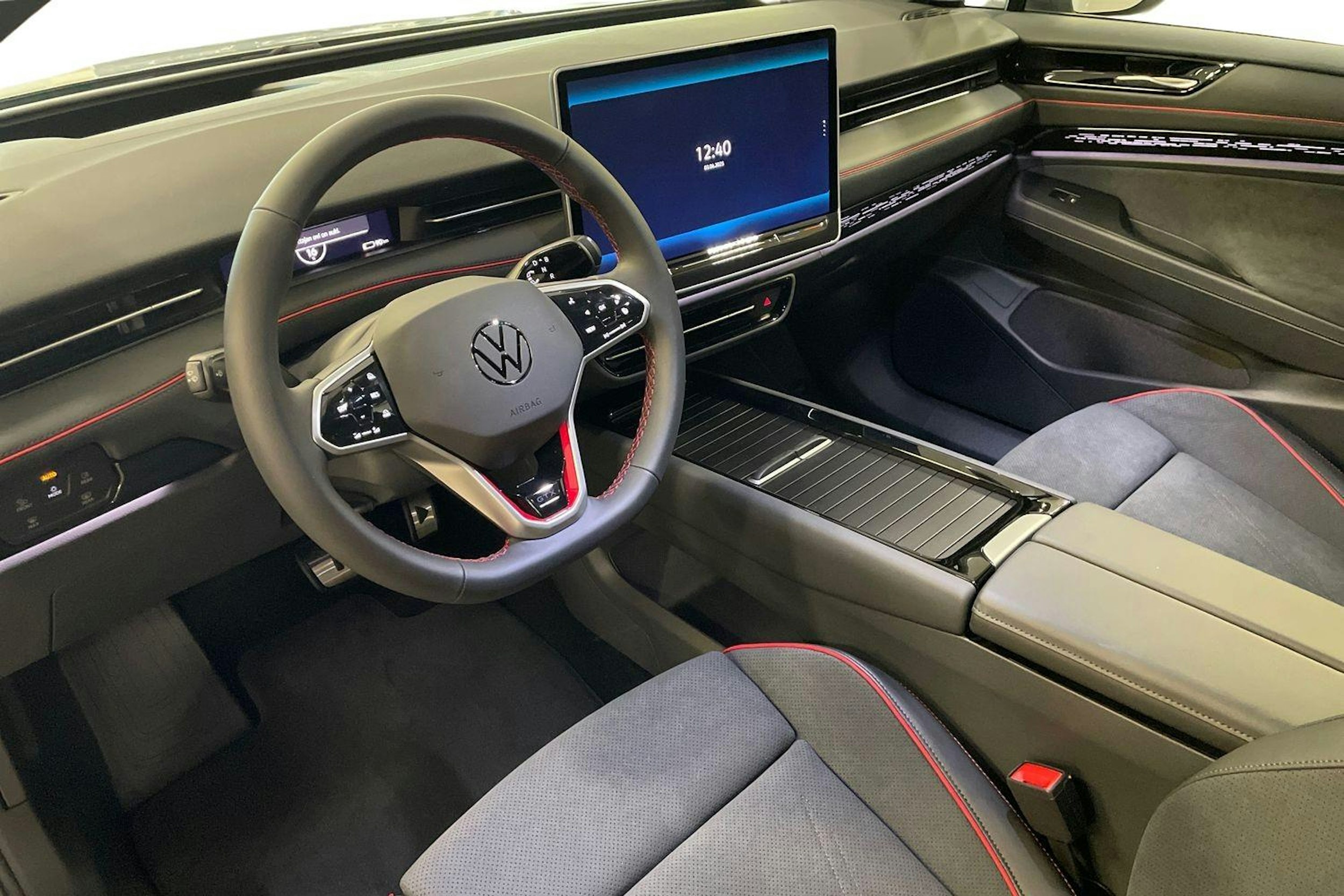 met. harmaa Volkswagen ID.7 2025 kuva 6.