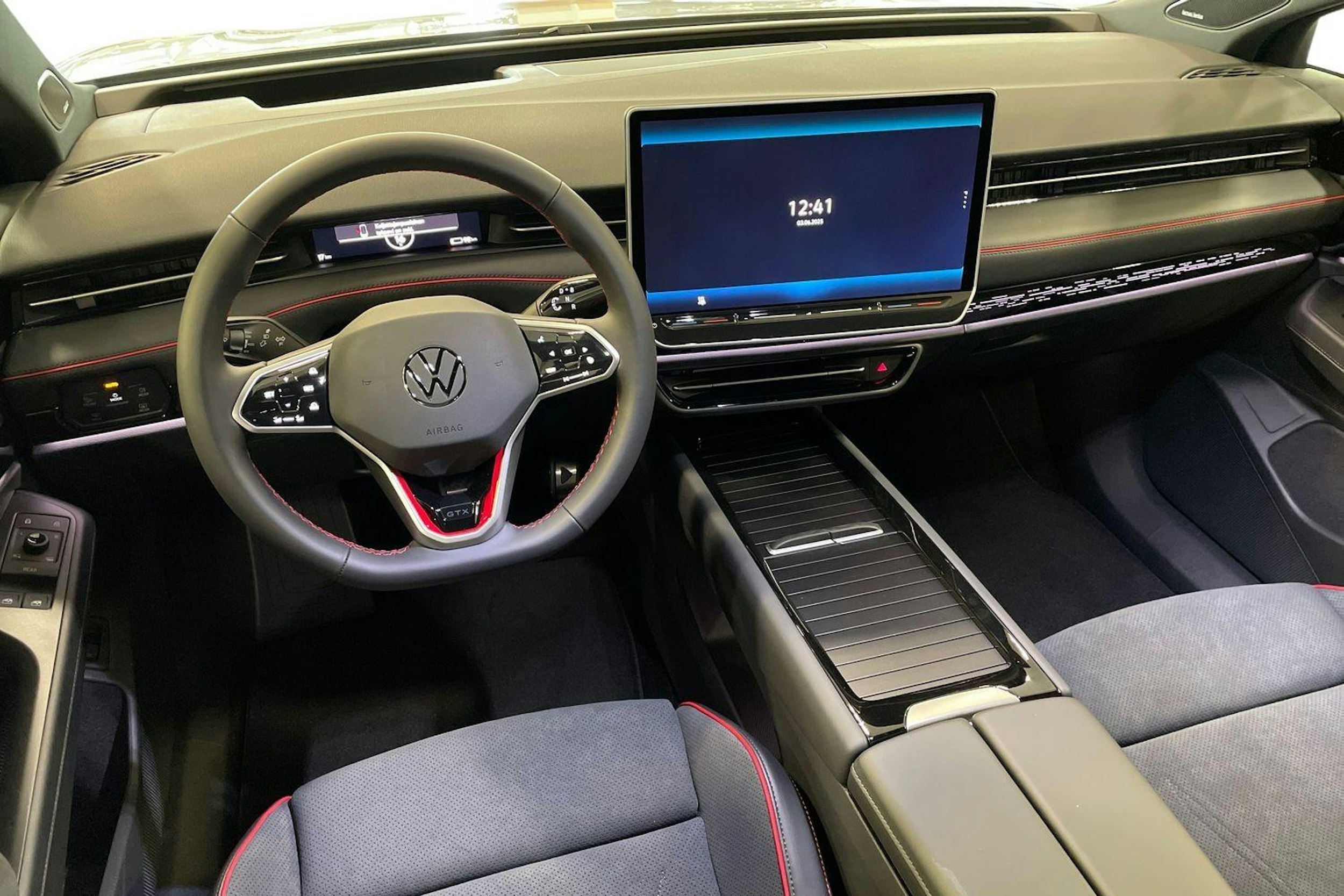met. harmaa Volkswagen ID.7 2025 kuva 7.