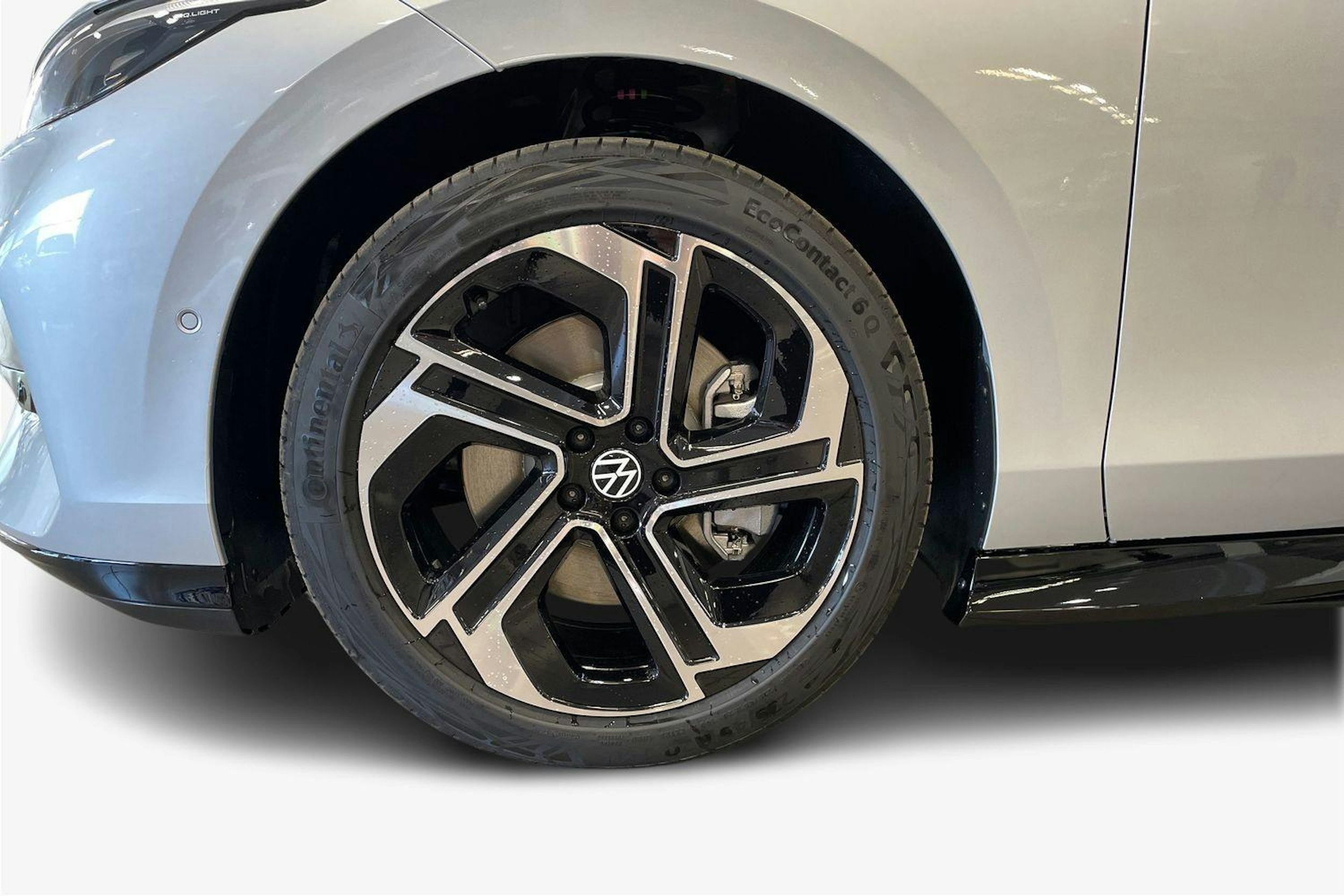 met. harmaa Volkswagen ID.7 2025 kuva 9.