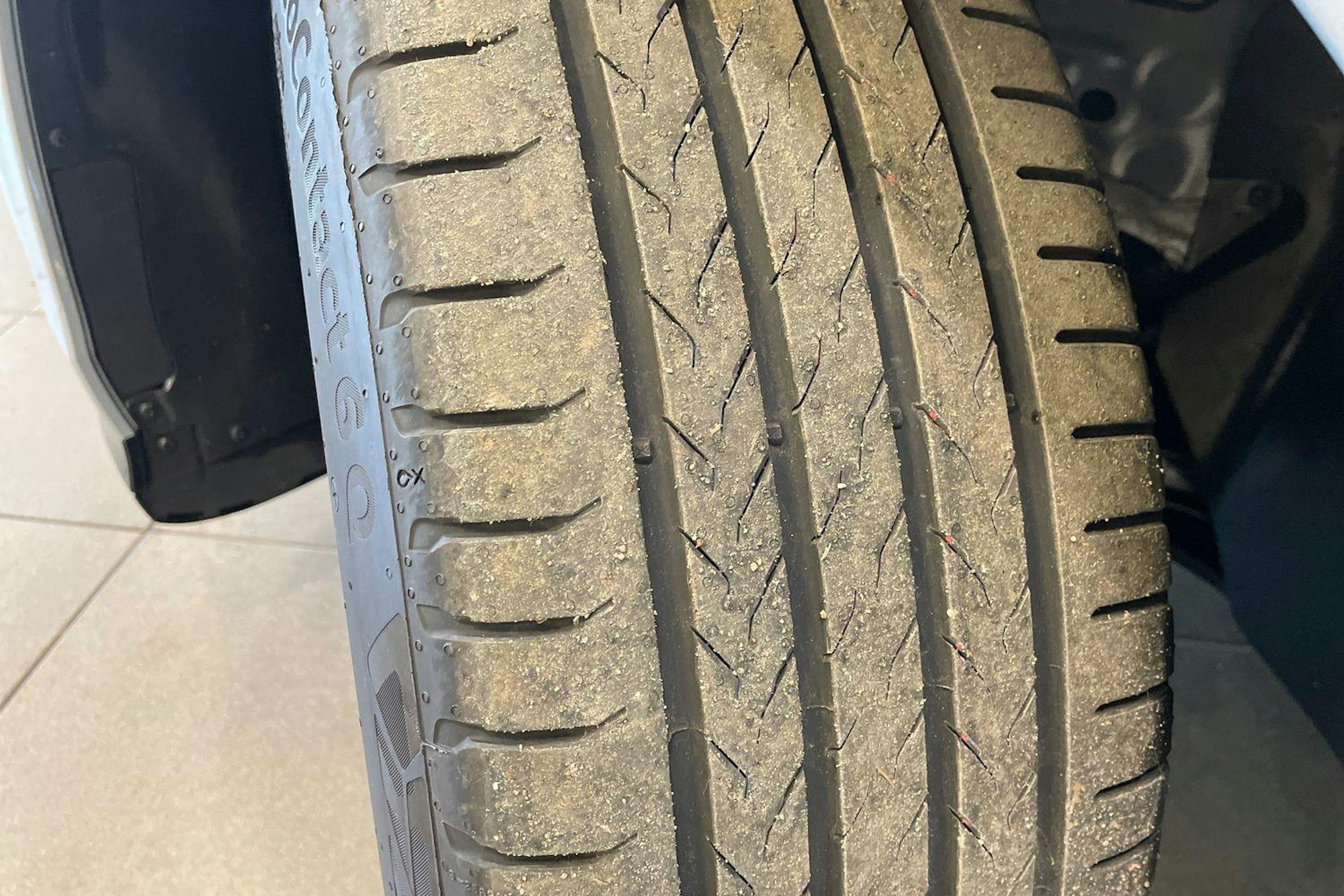 met. harmaa Volkswagen ID.7 2025 kuva 10.