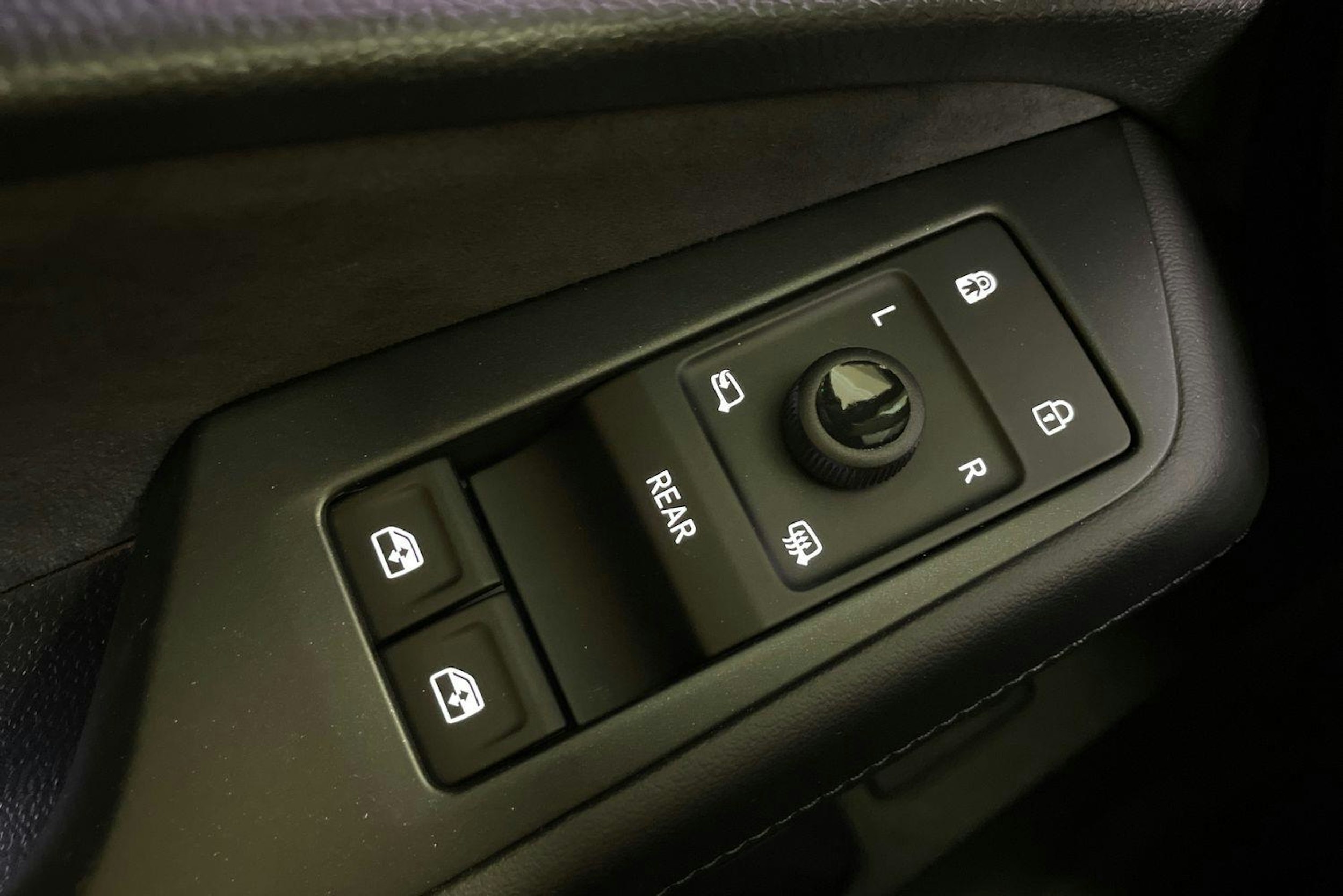 met. harmaa Volkswagen ID.7 2025 kuva 16.