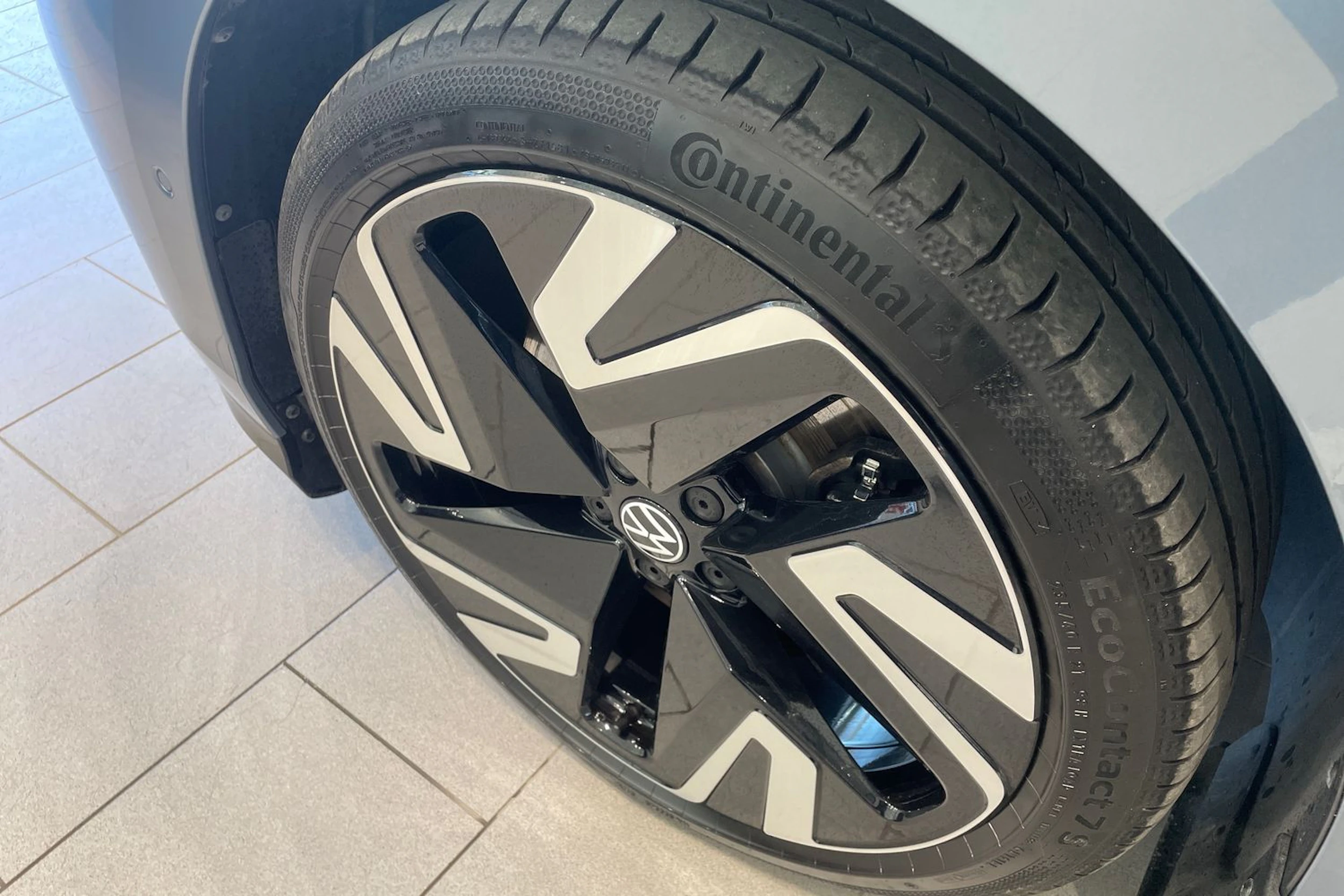 sininen Volkswagen ID.7 2025 kuva 10.