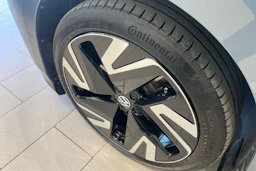 sininen Volkswagen ID.7 2025 kuva 10.
