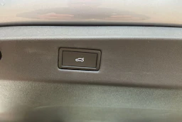 sininen Volkswagen ID.7 2025 kuva 14.