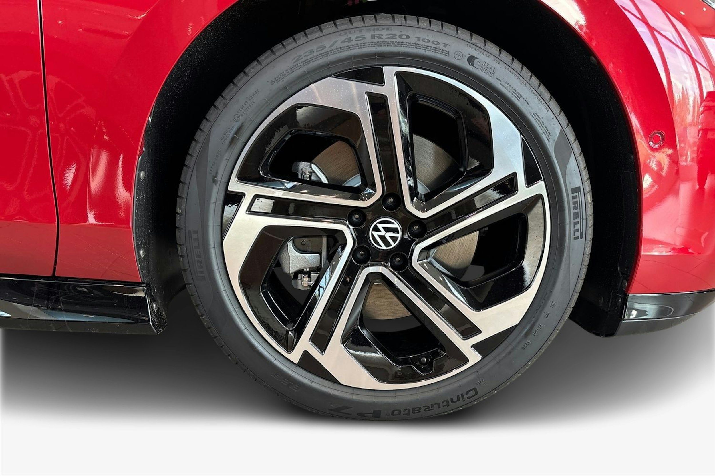 punainen Volkswagen ID.7 2025 kuva 9.