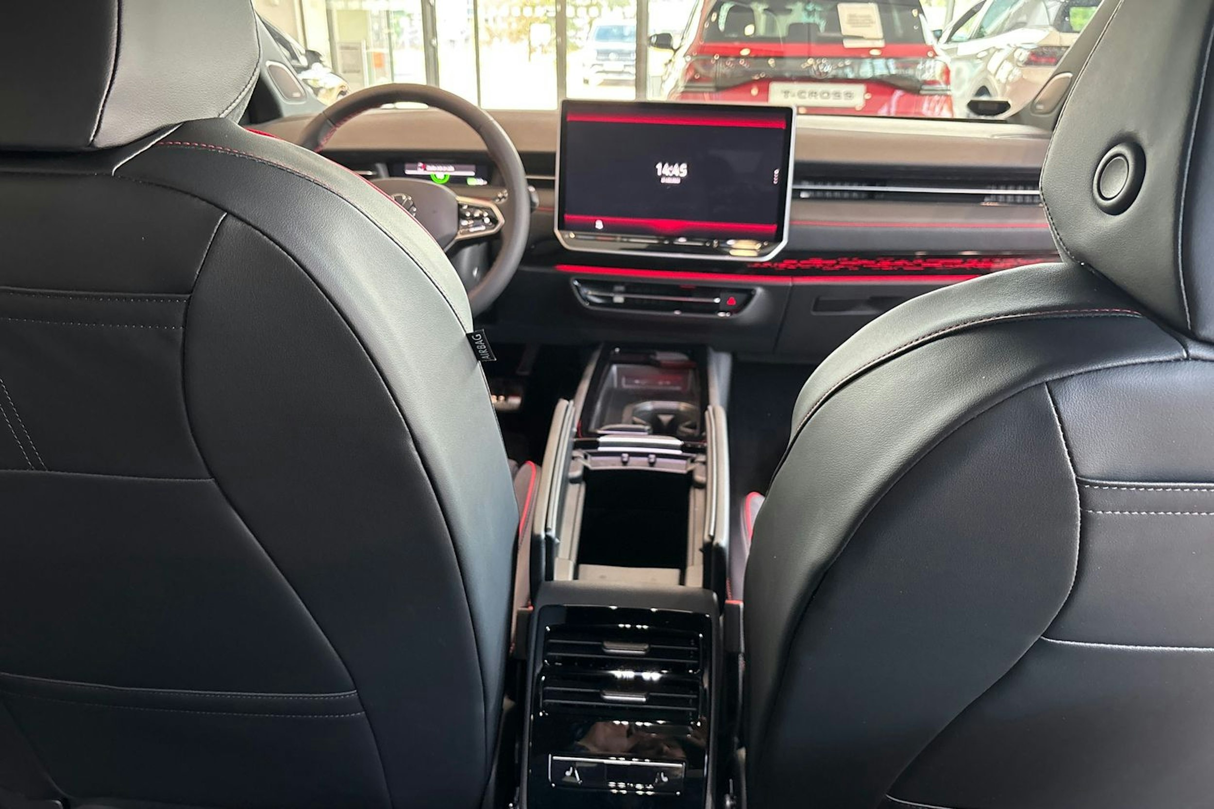 punainen Volkswagen ID.7 2025 kuva 15.