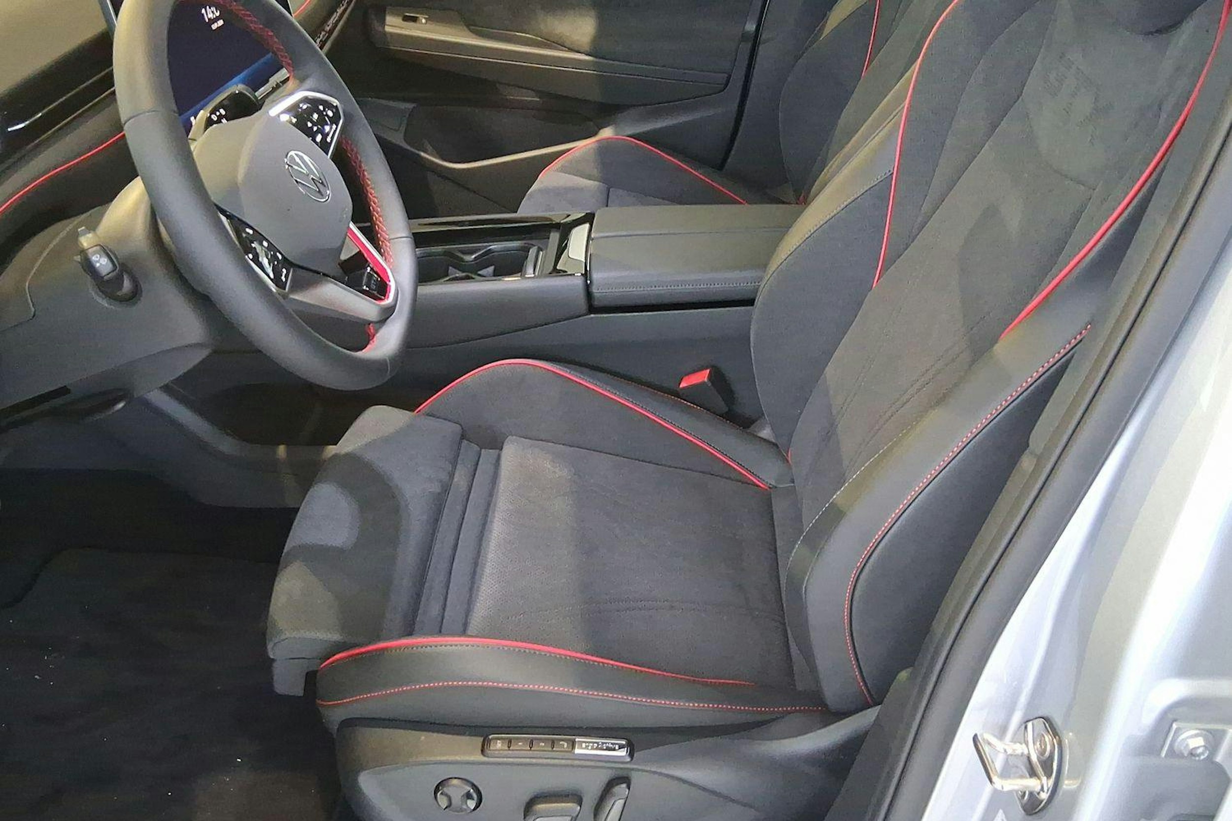 harmaa Volkswagen ID.7 2025 kuva 9.