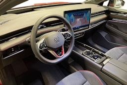 punainen Volkswagen ID.7 2025 kuva 7.