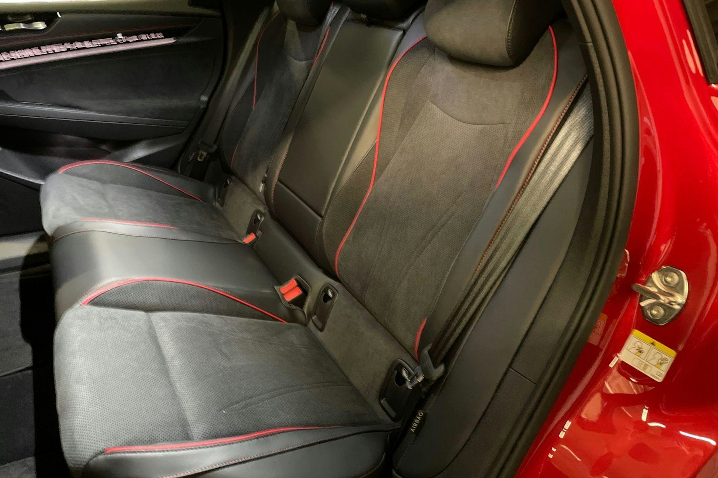 punainen Volkswagen ID.7 2025 kuva 10.