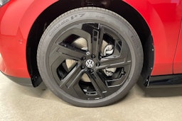 punainen Volkswagen ID.7 2025 kuva 13.