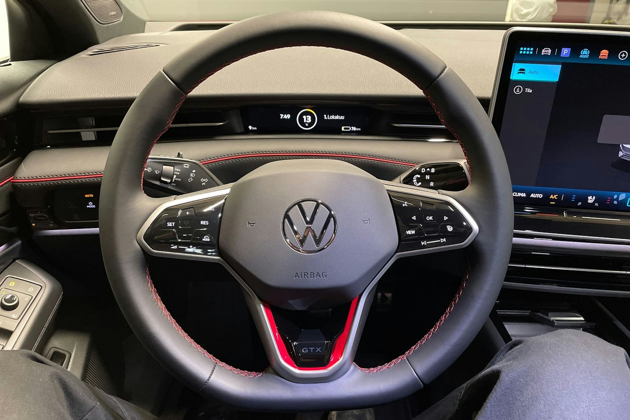 punainen Volkswagen ID.7 2025 kuva 15.