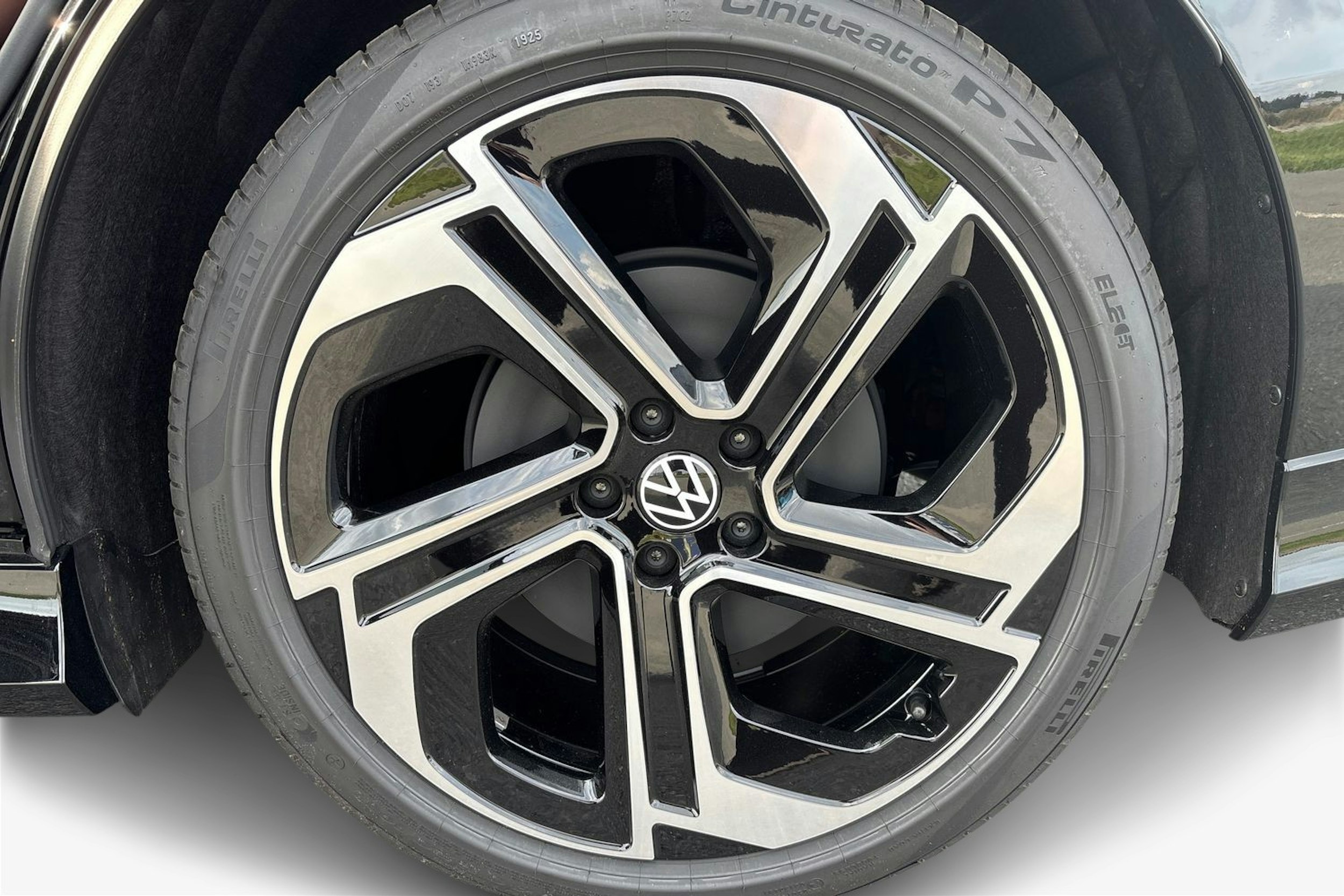 musta Volkswagen ID.7 2025 kuva 9.