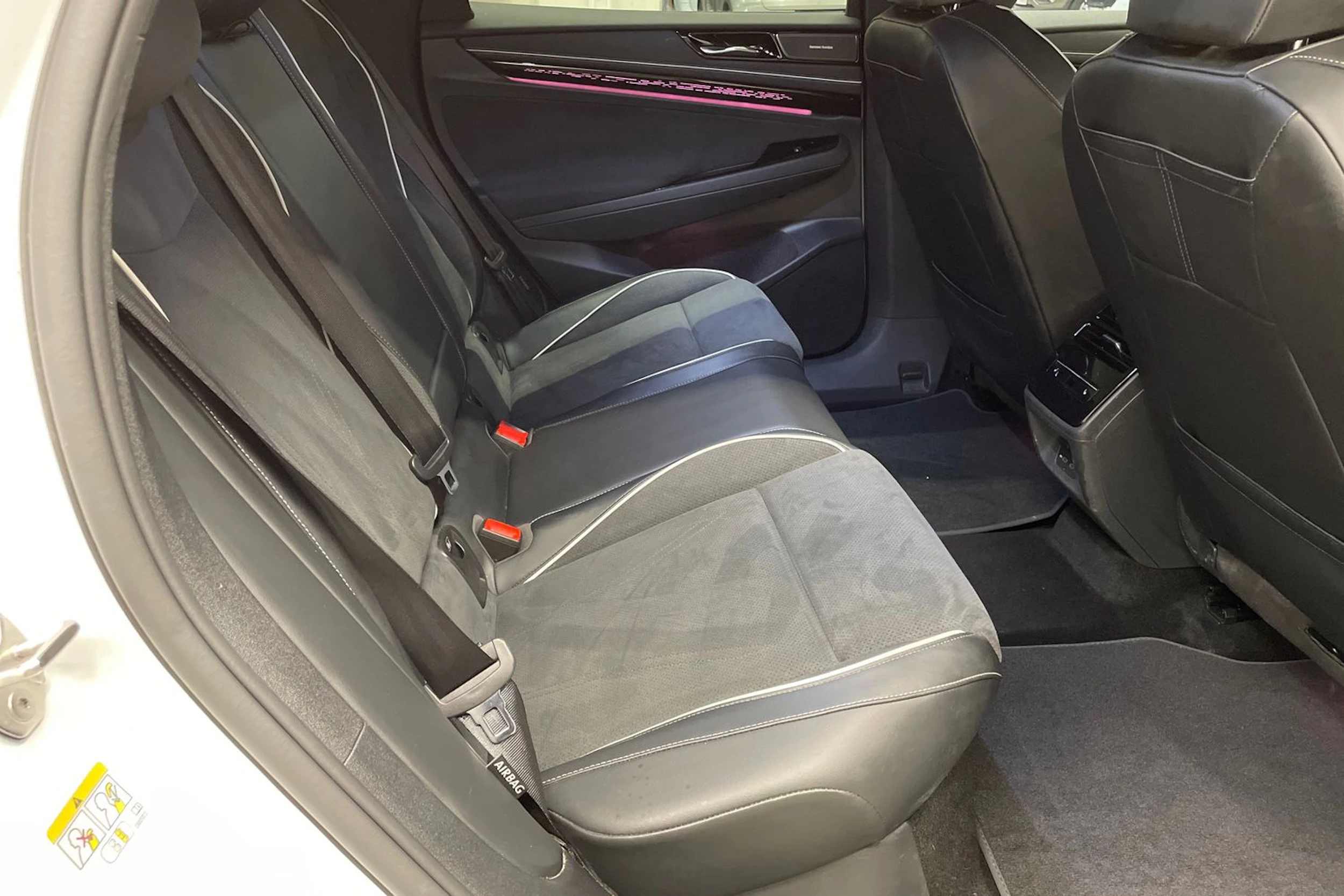 valkoinen Volkswagen ID.7 2025 kuva 19.