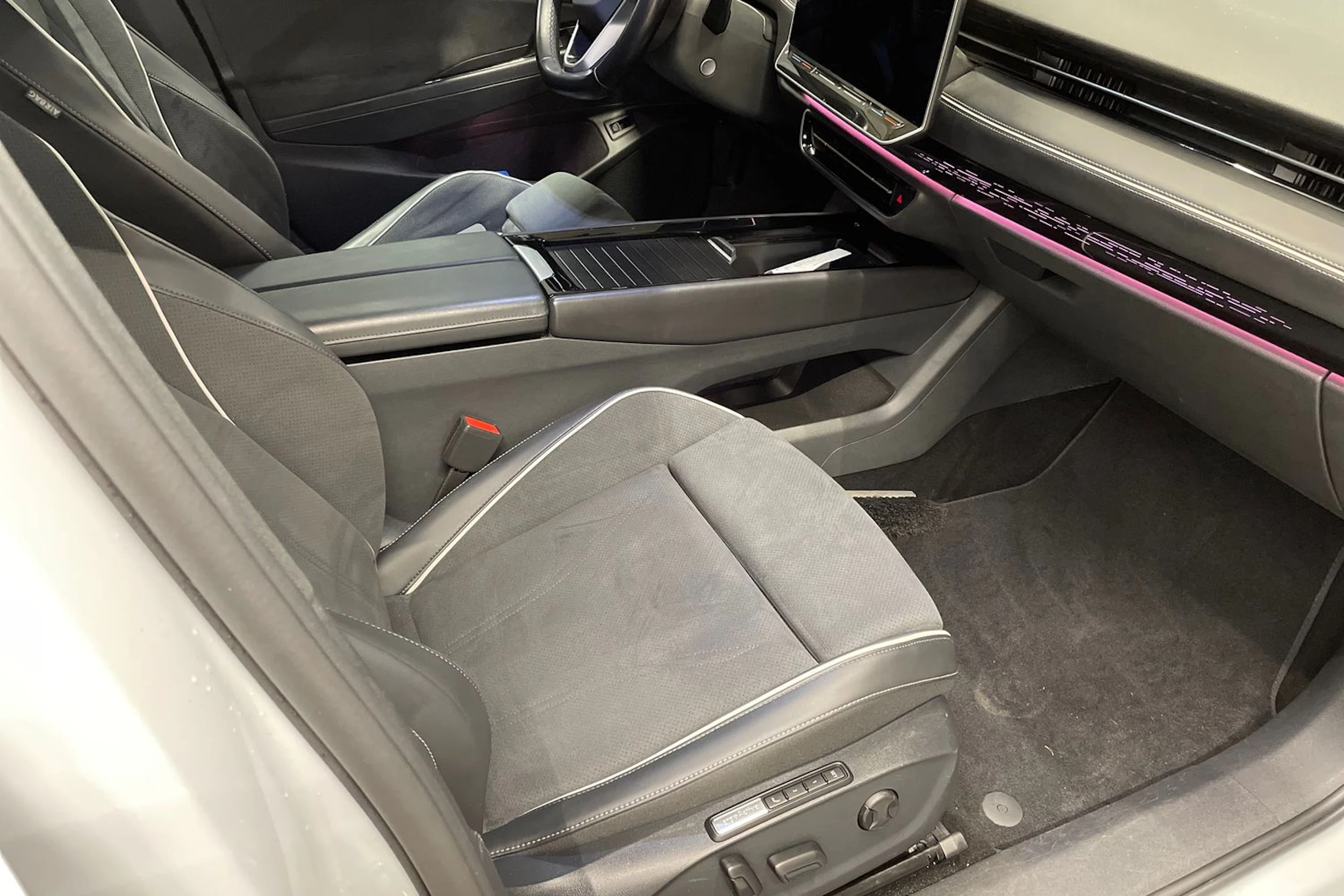 valkoinen Volkswagen ID.7 2025 kuva 20.