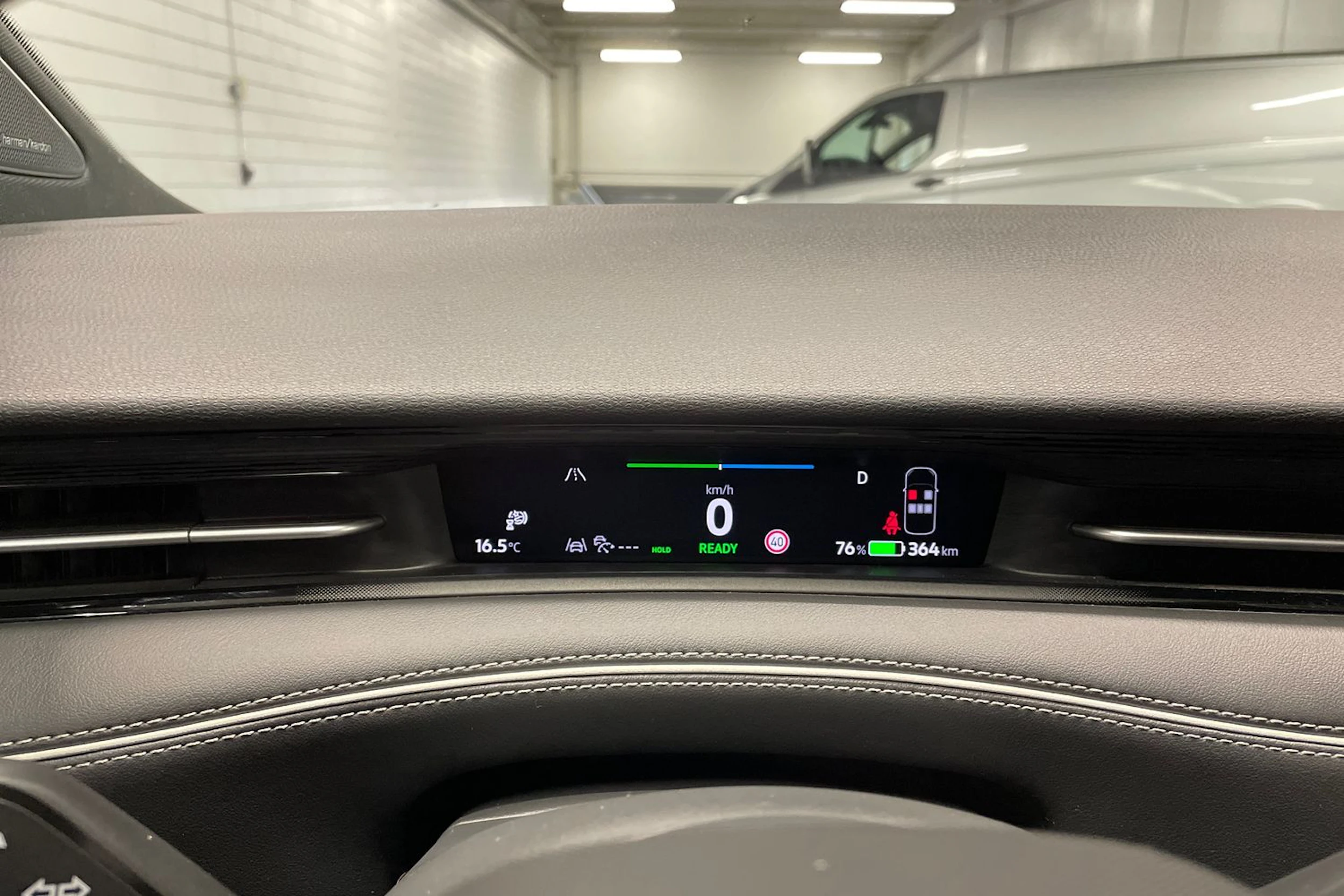 valkoinen Volkswagen ID.7 2025 kuva 24.