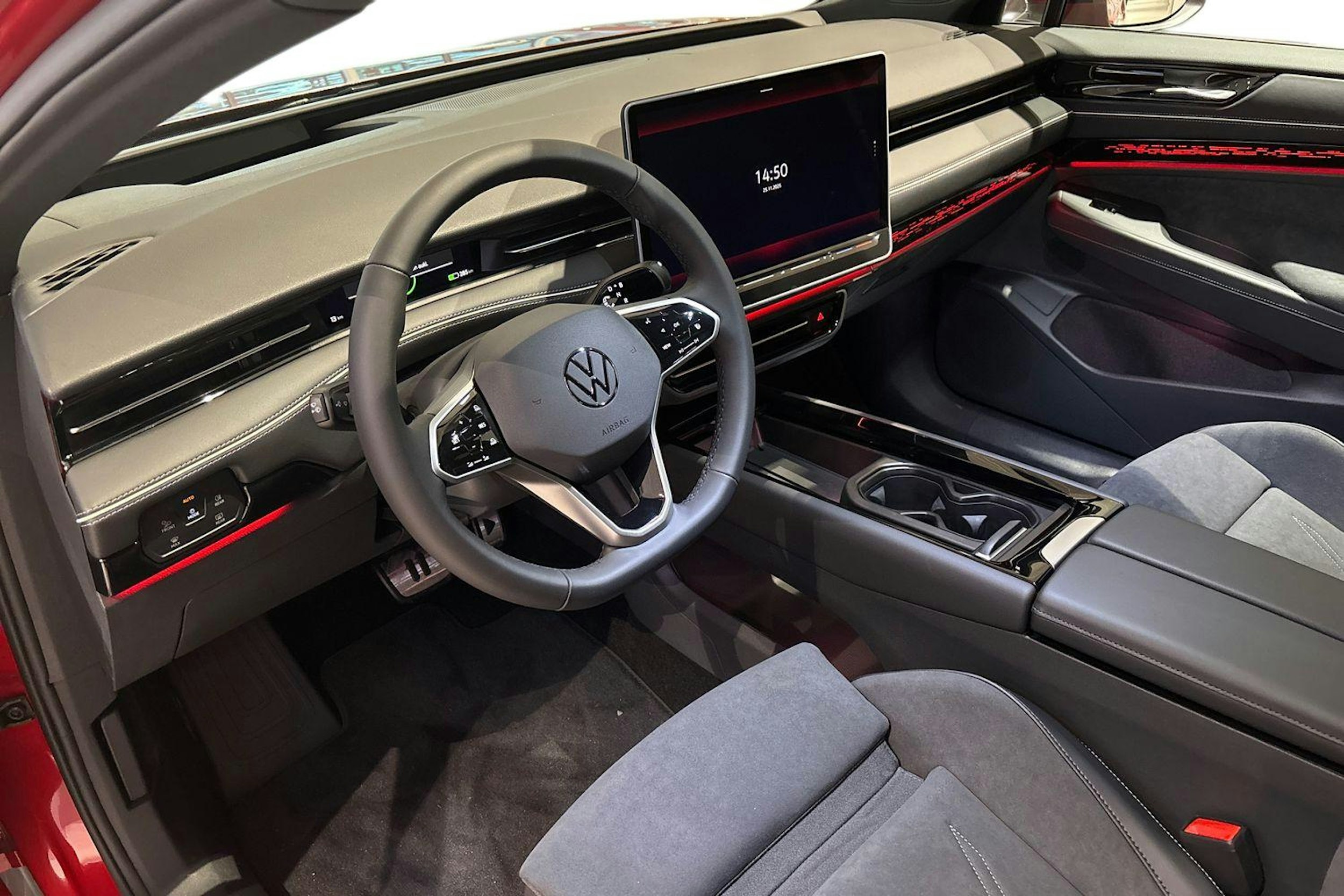 punainen Volkswagen ID.7 2025 kuva 6.