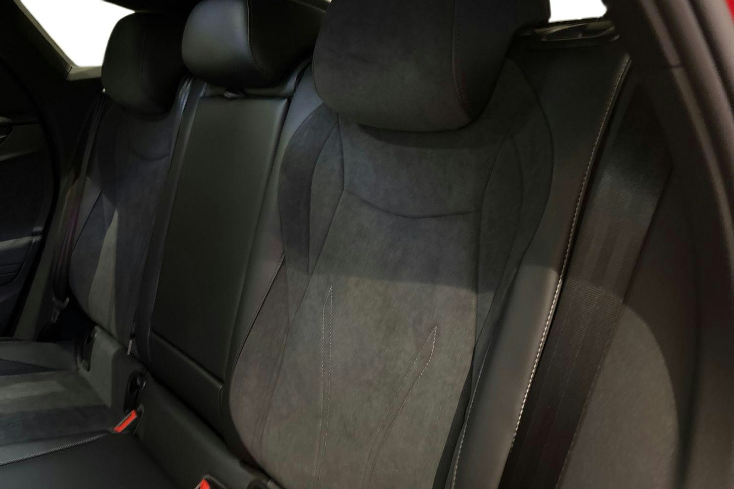 punainen Volkswagen ID.7 2025 kuva 8.