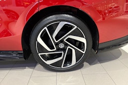 punainen Volkswagen ID.7 2025 kuva 10.