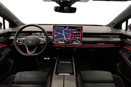 punainen Volkswagen ID.7 2025 kuva 7.