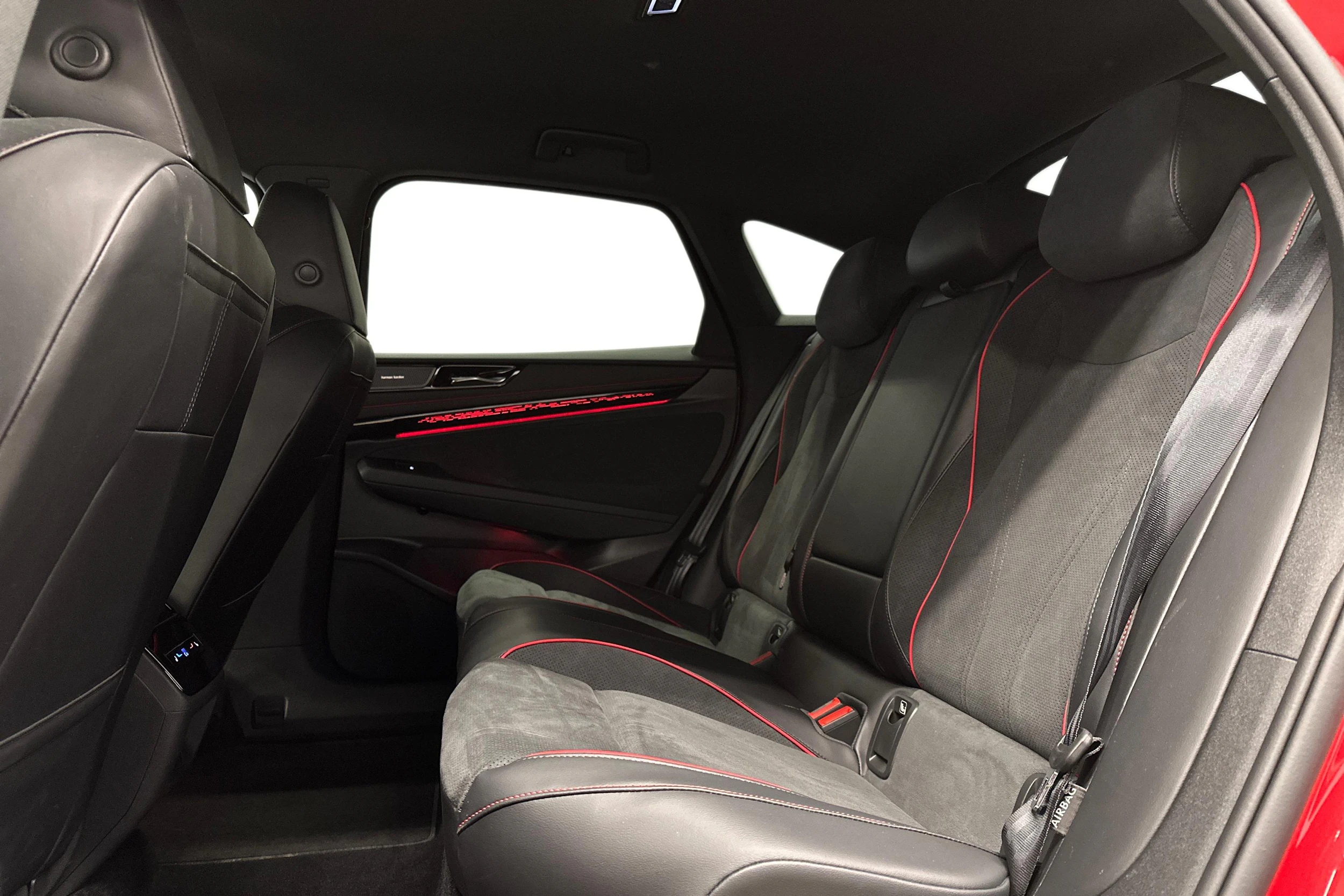 punainen Volkswagen ID.7 2025 kuva 8.