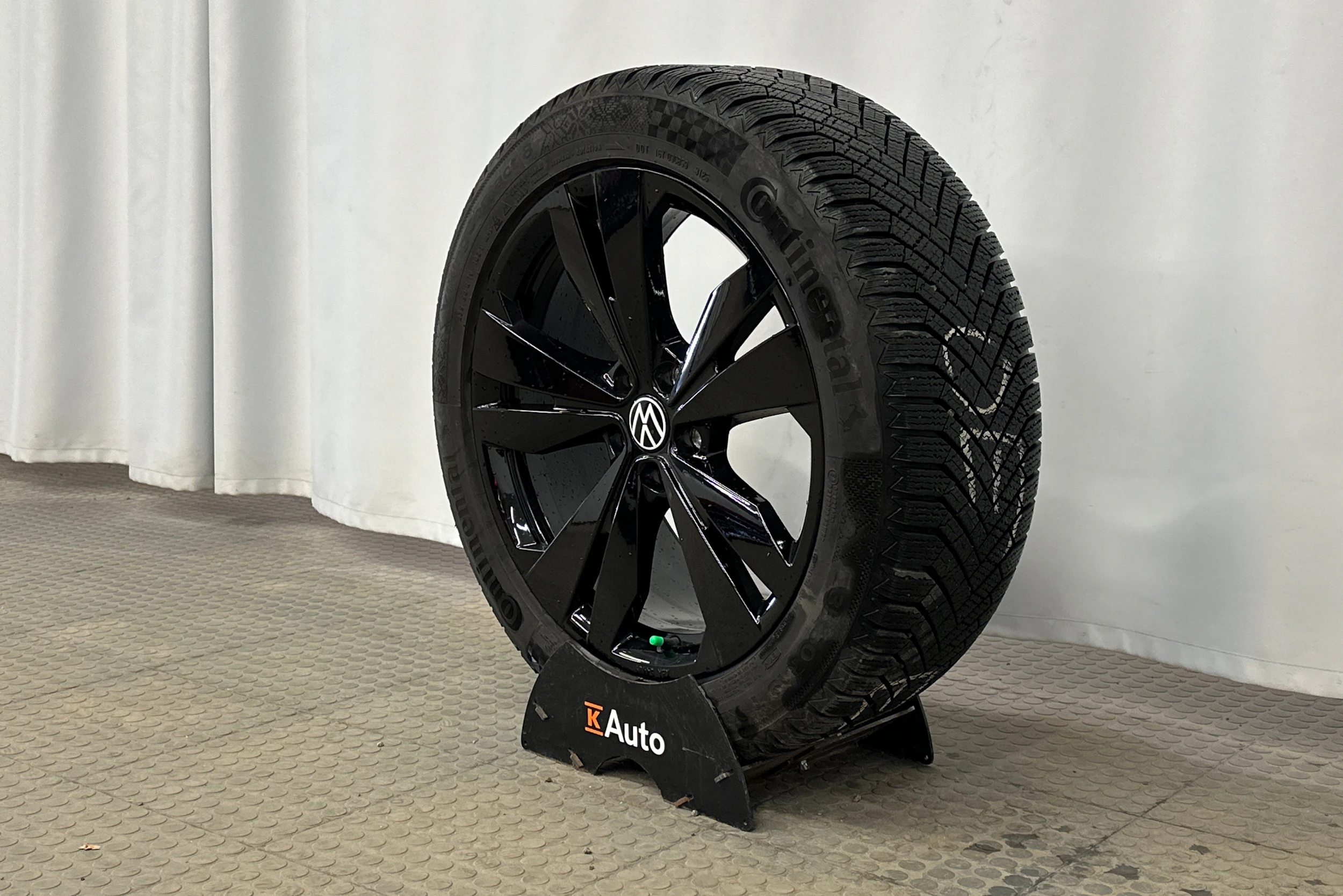 punainen Volkswagen ID.7 2025 kuva 10.