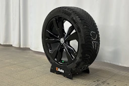 punainen Volkswagen ID.7 2025 kuva 10.