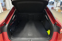 punainen Volkswagen ID.7 2025 kuva 11.