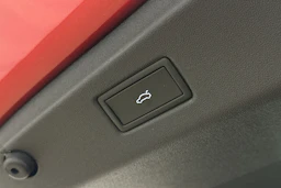 punainen Volkswagen ID.7 2025 kuva 12.