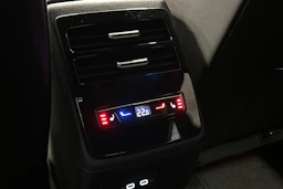 punainen Volkswagen ID.7 2025 kuva 14.