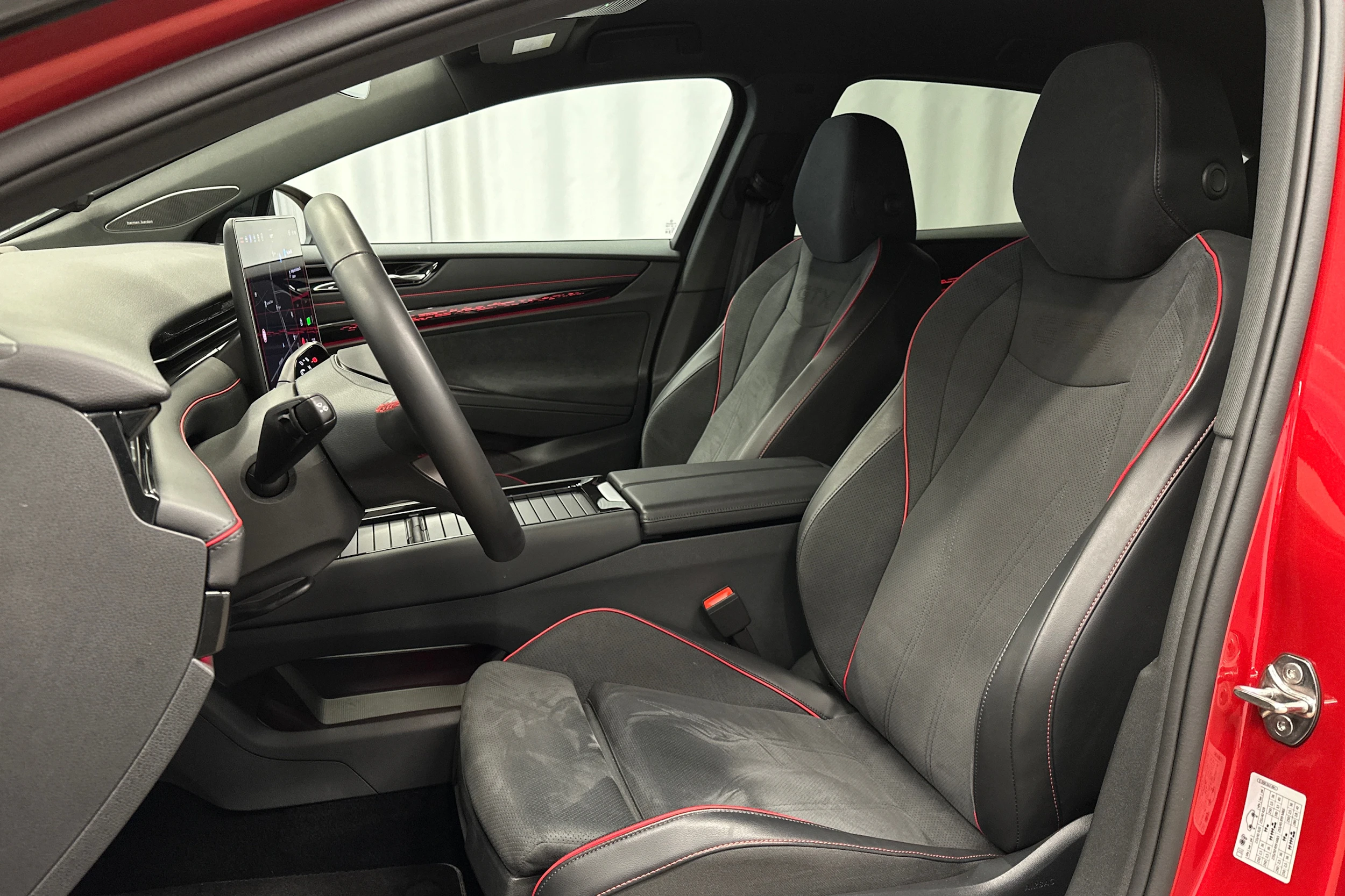 punainen Volkswagen ID.7 2025 kuva 15.