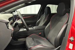 punainen Volkswagen ID.7 2025 kuva 15.