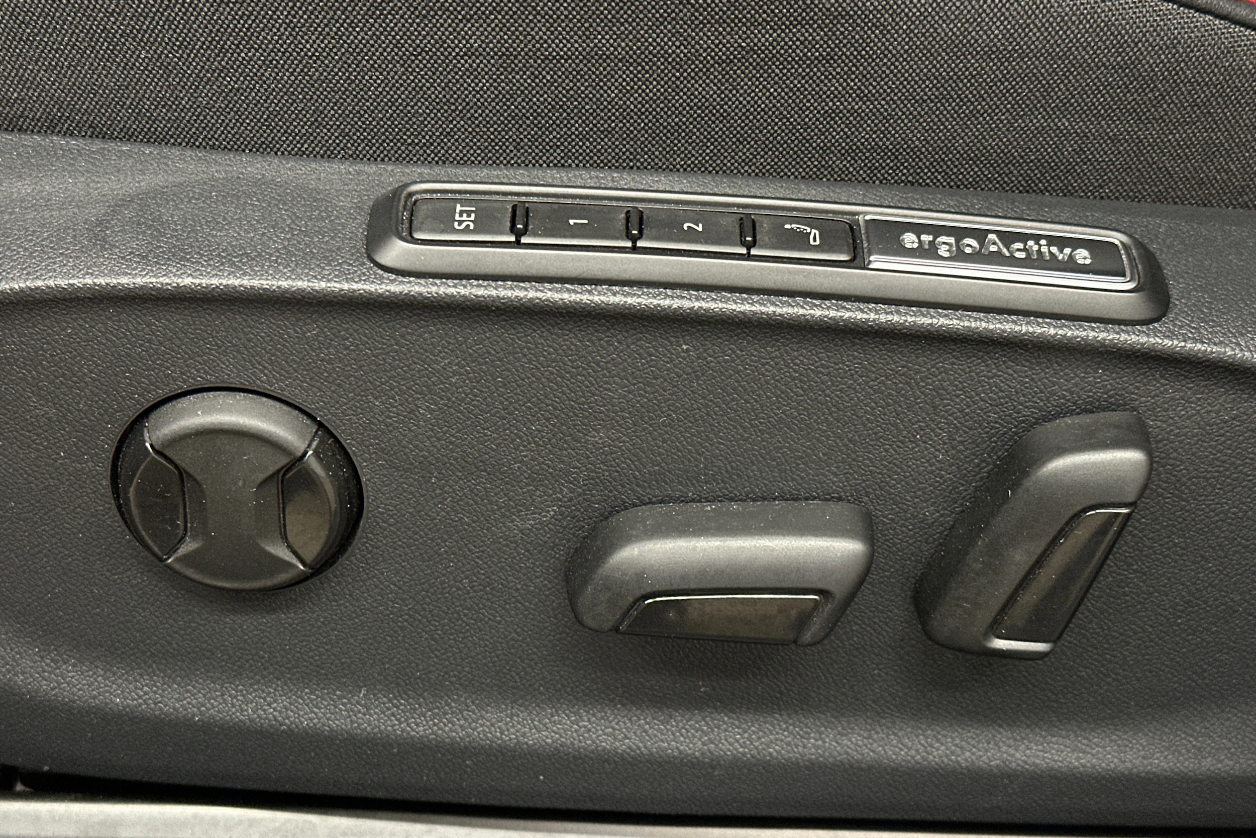 punainen Volkswagen ID.7 2025 kuva 16.