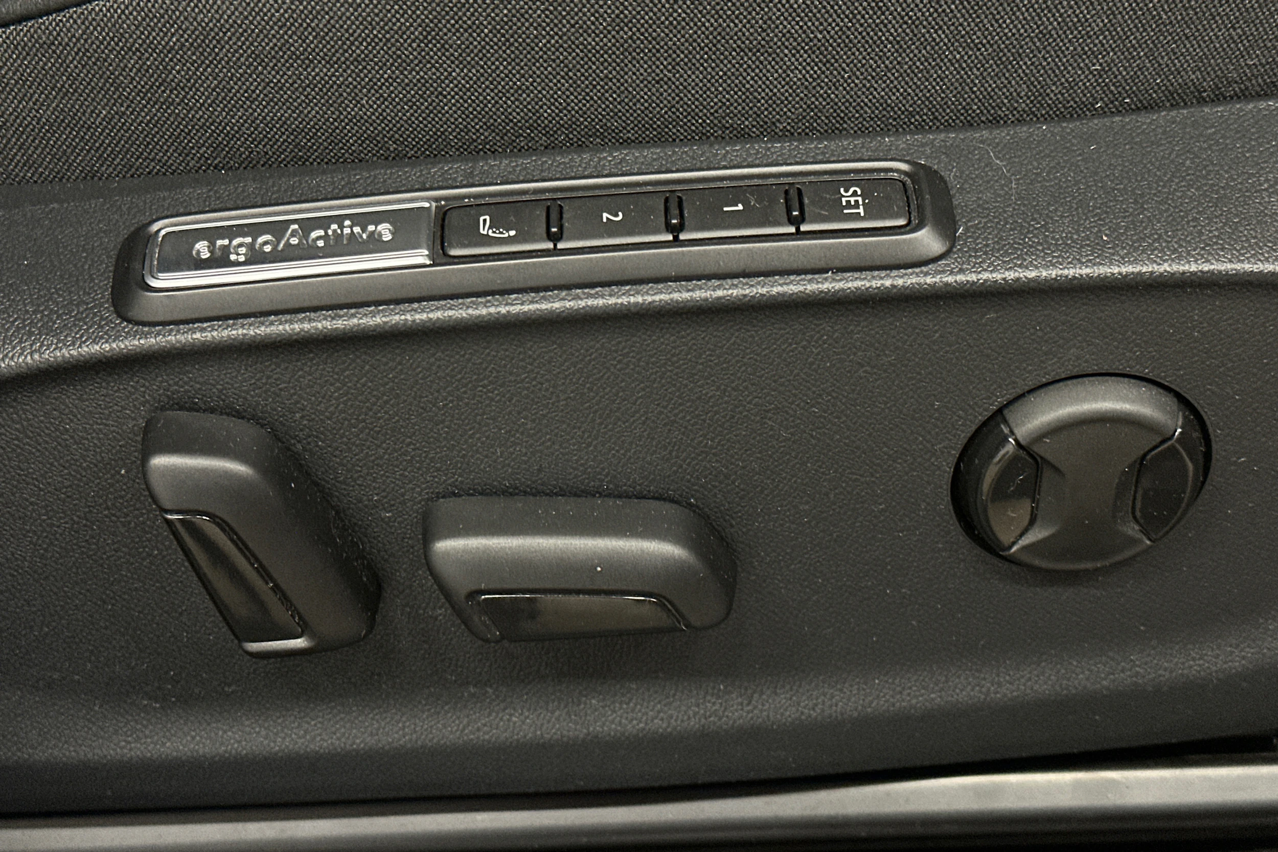 punainen Volkswagen ID.7 2025 kuva 17.