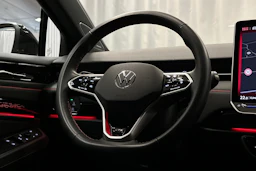 punainen Volkswagen ID.7 2025 kuva 18.