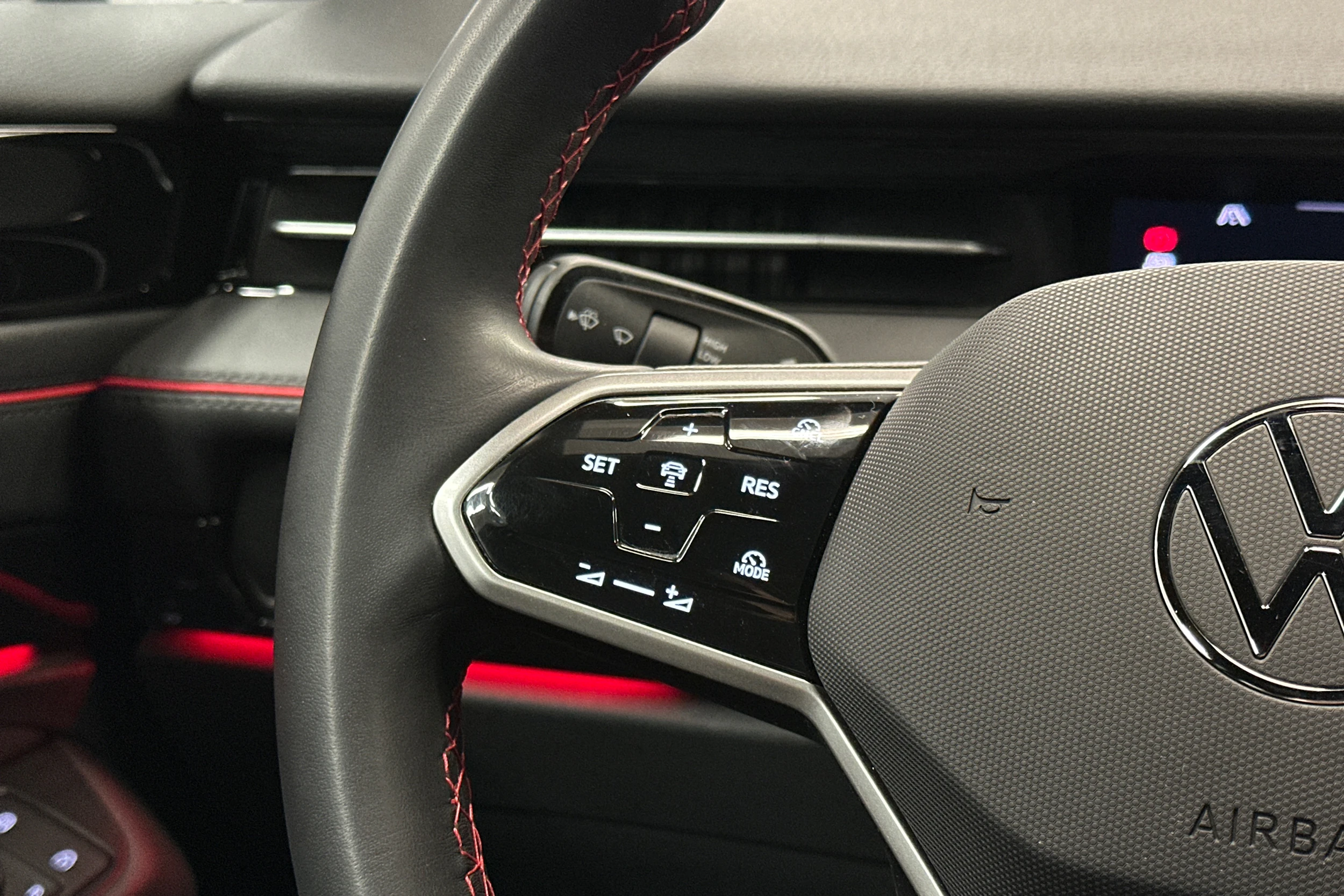 punainen Volkswagen ID.7 2025 kuva 19.