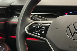 punainen Volkswagen ID.7 2025 kuva 19.