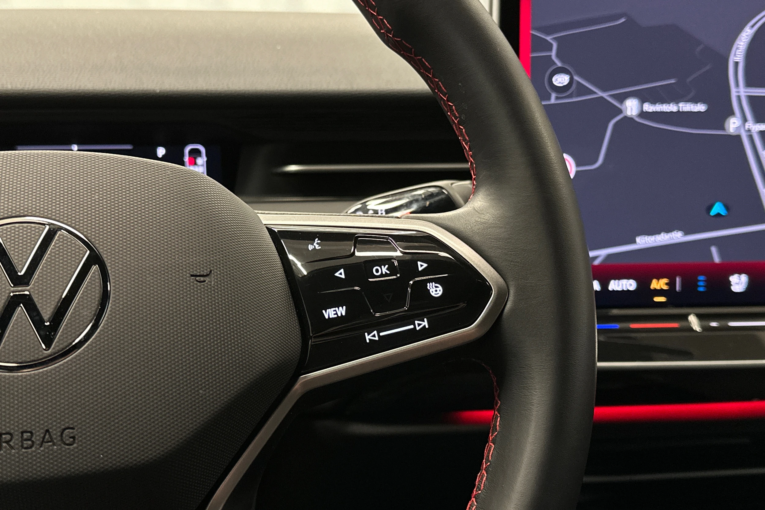 punainen Volkswagen ID.7 2025 kuva 20.