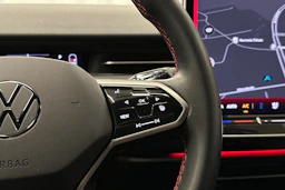 punainen Volkswagen ID.7 2025 kuva 20.