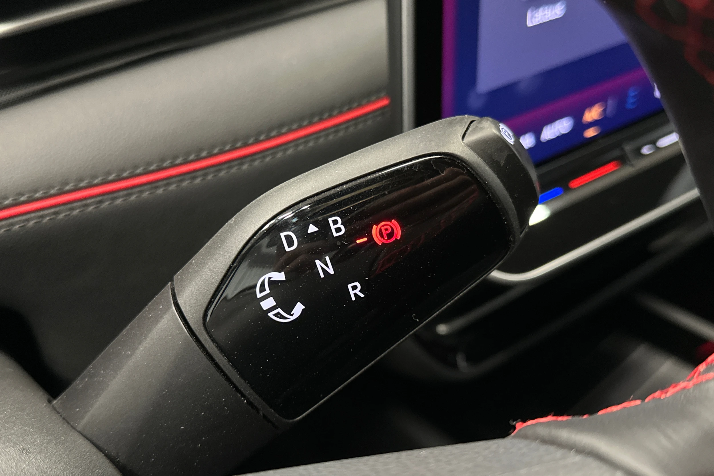 punainen Volkswagen ID.7 2025 kuva 23.