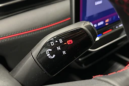 punainen Volkswagen ID.7 2025 kuva 23.