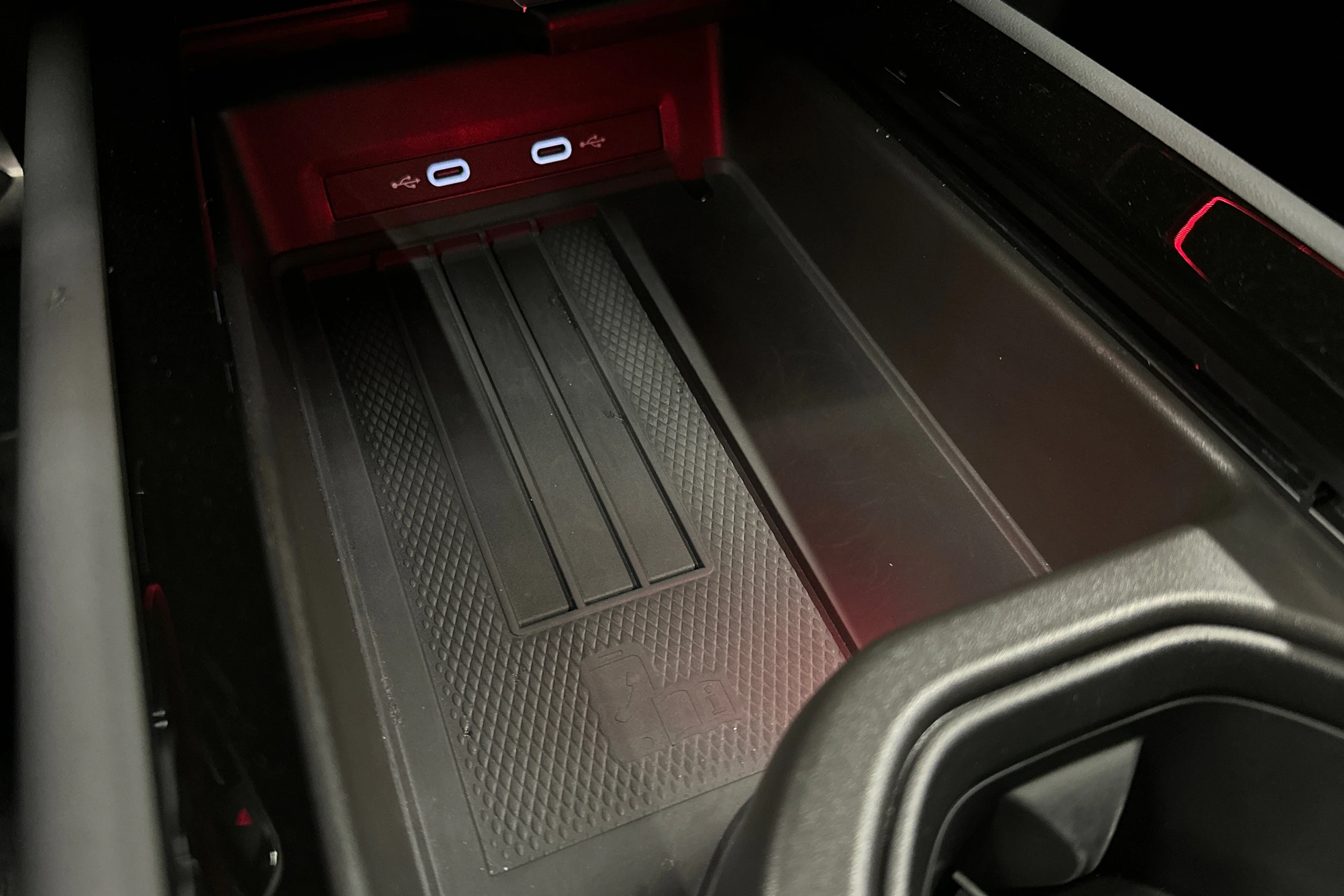 punainen Volkswagen ID.7 2025 kuva 34.